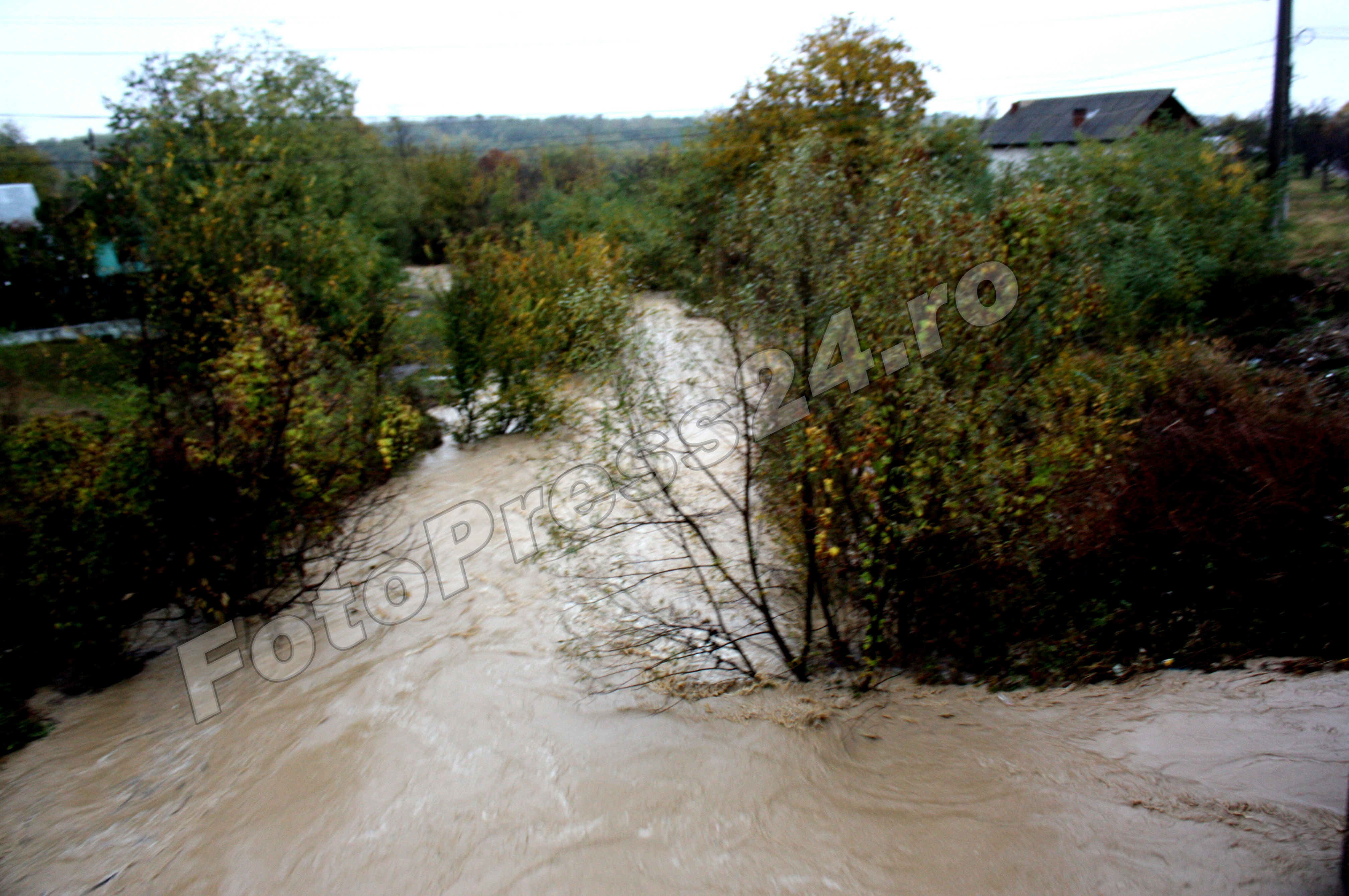 inundatie_pod brosteni_costesti si stirci. (4)