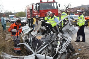 fotopress24  Mihai Neacsu accident 6 victime pod brosteni (41)