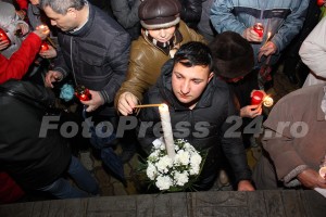 Sfânta Lumină a Învierii ! la Pitesti-foto-Mihai Neacsu (12)