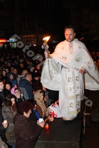 Sfânta Lumină a Învierii ! la Pitesti-foto-Mihai Neacsu (14)