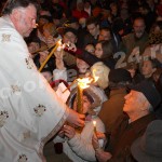 Sfânta Lumină a Învierii ! la Pitesti-foto-Mihai Neacsu (7)