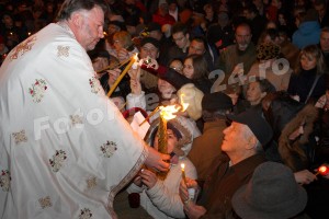 Sfânta Lumină a Învierii ! la Pitesti-foto-Mihai Neacsu (7)