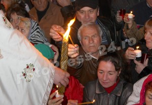 Sfânta Lumină a Învierii ! la Pitesti-foto-Mihai Neacsu (9)