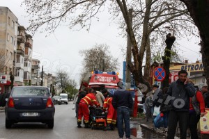 barbat cazut in strada-foto-Mihai Neacsu