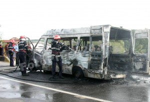 incendiu microbus-FotoPress24.ro-Mihai Neacsu  (6)