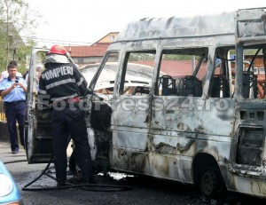 incendiu microbus-FotoPress24.ro-Mihai Neacsu  (8)