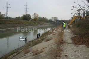 masina -cazuta -riu-FotoPress24.ro-Mihai Neacsu (3)