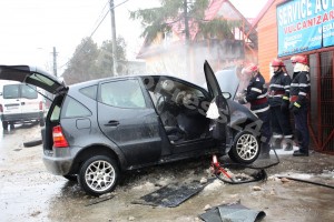 incendiu auto Geamana-Bradu-foto-Mihai Neacsu (10)