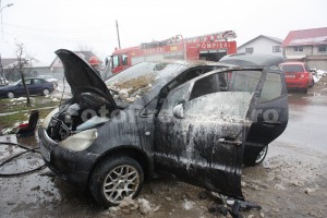 incendiu auto Geamana-Bradu-foto-Mihai Neacsu (14)