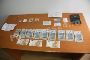 portofel gasit de politia locala Pitesti-foto-Mihai Neacsu (3)