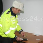 portofel gasit de politia locala Pitesti-foto-Mihai Neacsu (6)