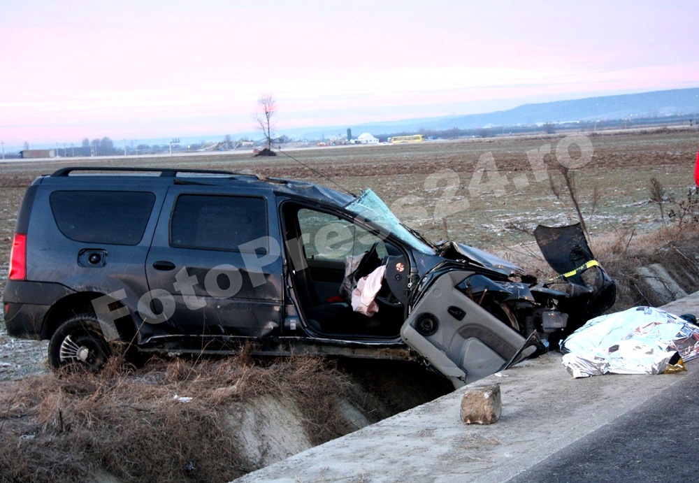 accident mortal giratoriu Mioveni-foto-Mihai Neacsu (2)