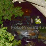 Fiat  intrat in copac Pitesti-fotopress24-Mihai Neacsu