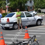 accident biciclist giratoriu Banat-fotopress24.ro-Mihai Neacsu (8)