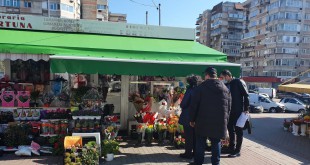 Vânzători de flori amendaţi de polițiștii locali (1)