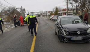 Accident rutier cu două autoturisme în Valea Mare Pravăț (3)