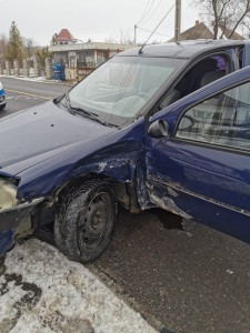 Accident rutier cu două autoturisme în Valea Mare Pravăț (4)