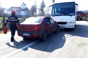 Accident rutier între un autoturism și un autobuz în comună Corbi, sat Corbsori