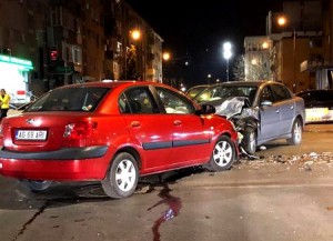 Accident ușor Pitești, intersecție IC Brătianu cu Calea București (1)