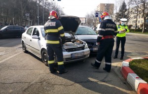 Coliziune între două autoturisme în cartierul Craiovei din Pitești (1)