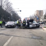 Coliziune între două autoturisme în cartierul Craiovei din Pitești (2)