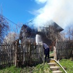 Incendiu la o casă din sat Vernesti, comuna Valea Danului (3)