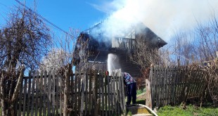 Incendiu la o casă din sat Vernesti, comuna Valea Danului (3)