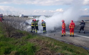 Incendiu la un autoturism pe A1, km 97, sensul Pitești-București (2)