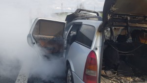 Incendiu la un autoturism pe A1, km 97, sensul Pitești-București (3)