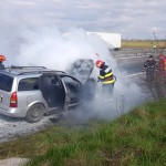 Incendiu la un autoturism pe A1, km 97, sensul Pitești-București (4)