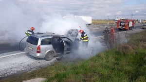 Incendiu la un autoturism pe A1, km 97, sensul Pitești-București (4)