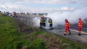 Incendiu la un autoturism pe A1, km 97, sensul Pitești-București (5)