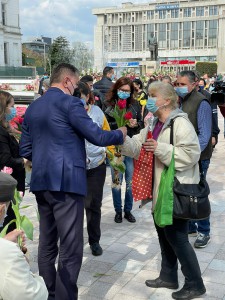 Lalele oferite piteștenilor, de Florii (11)