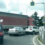 Două autoturisme s-au ciocnit la giratoriu de la Vama Pitești (1)