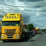 Două autoturisme s-au ciocnit la giratoriu de la Vama Pitești (2)