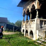 Incendiu la un fost dispensar minier în comună Schitu Golești (2)