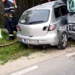 Un-autobuz-a-lovit-două-mașini-parcate-în-Costești-2 (9)
