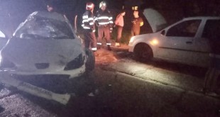 Accident cu două mașini pe raza localității Poiana Lacului (2)