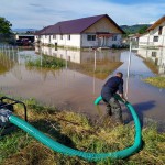 Gospodării inundate la Schitul Golești și Câmpulung (1)
