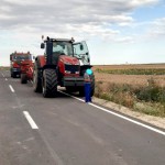 accident rutier produs între un autoturism și un utilaj agricol (4)