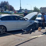 Impact între un BMW  şi trei taxiuri  staționate în cartierul Craiovei     (3)