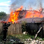 Incendiu provocat intenţionat la Dârmăneşti (2)