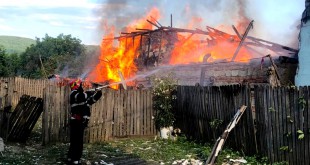 Incendiu provocat intenţionat la Dârmăneşti (2)