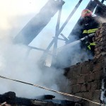 Incendiu provocat intenţionat la Dârmăneşti (7)