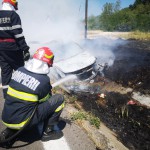 O maşină a luat foc într-un accident la Drăganu (3)