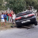 Oameni loviţi de maşină în faţa casei (2)