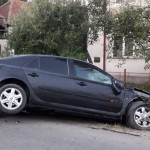 Oameni loviţi de maşină în faţa casei (6)