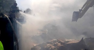 Incendiu violent la un depozit de deșeuri din Pitești (2)