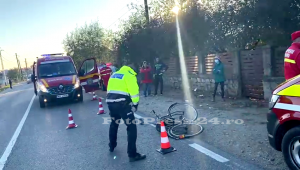 Biciclist spulberat de o masina pe DN73, în zona Piscani (6)