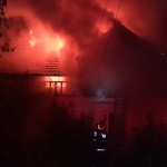 Incendiu violent la o casă în Ștefănești (2)